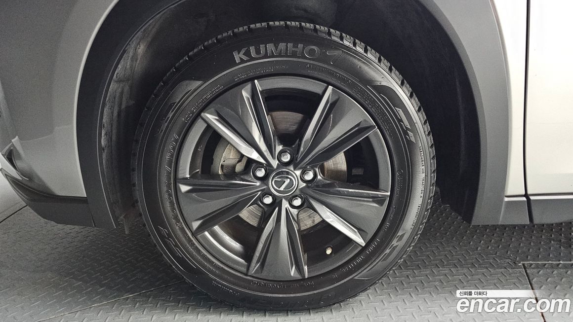 Lexus UX 2020