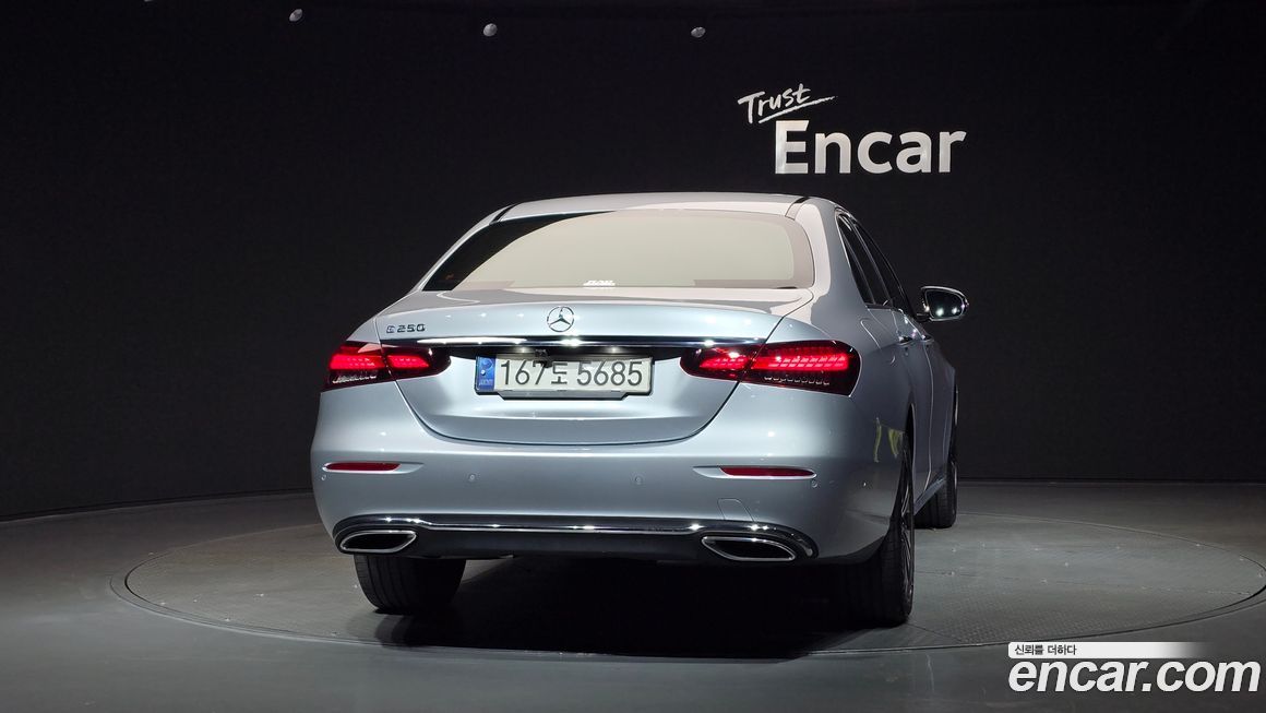 Mercedes-Benz E-Class 2021
