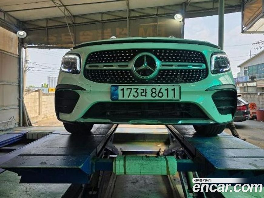 Mercedes-Benz GLB-Class 2023