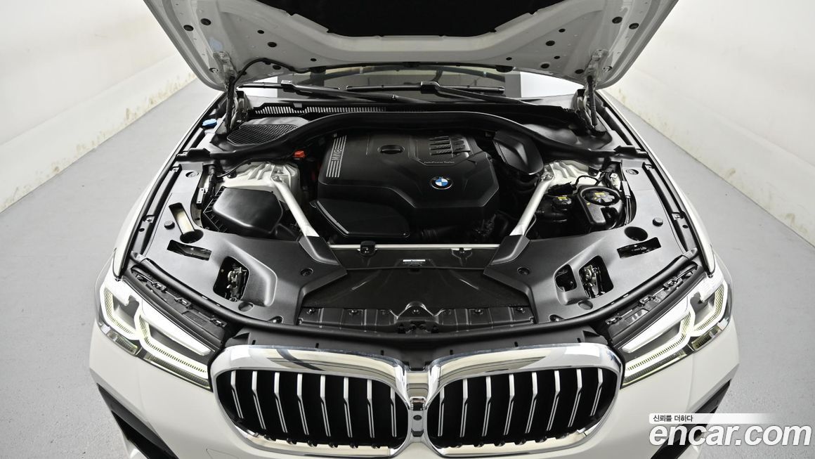 BMW 5-Series 2021