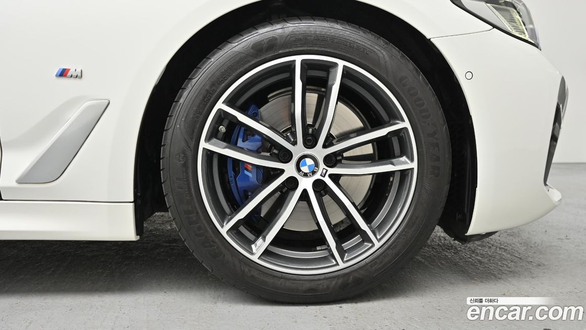 BMW 5-Series 2021