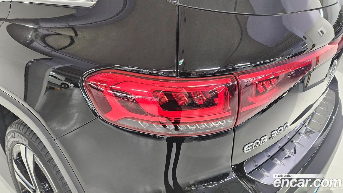 Mercedes-Benz EQB 2023