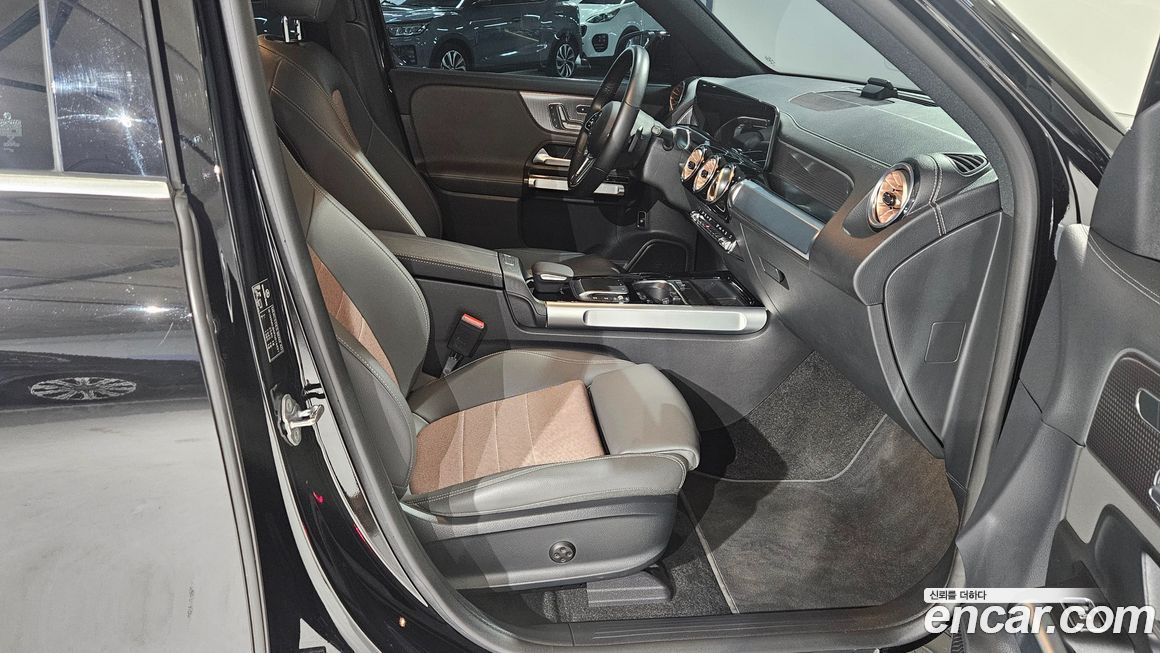 Mercedes-Benz EQB 2023