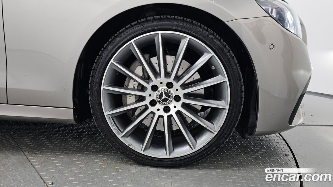 Mercedes-Benz E-Class 2022