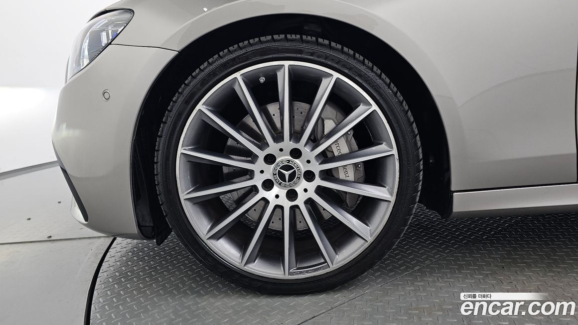 Mercedes-Benz E-Class 2022