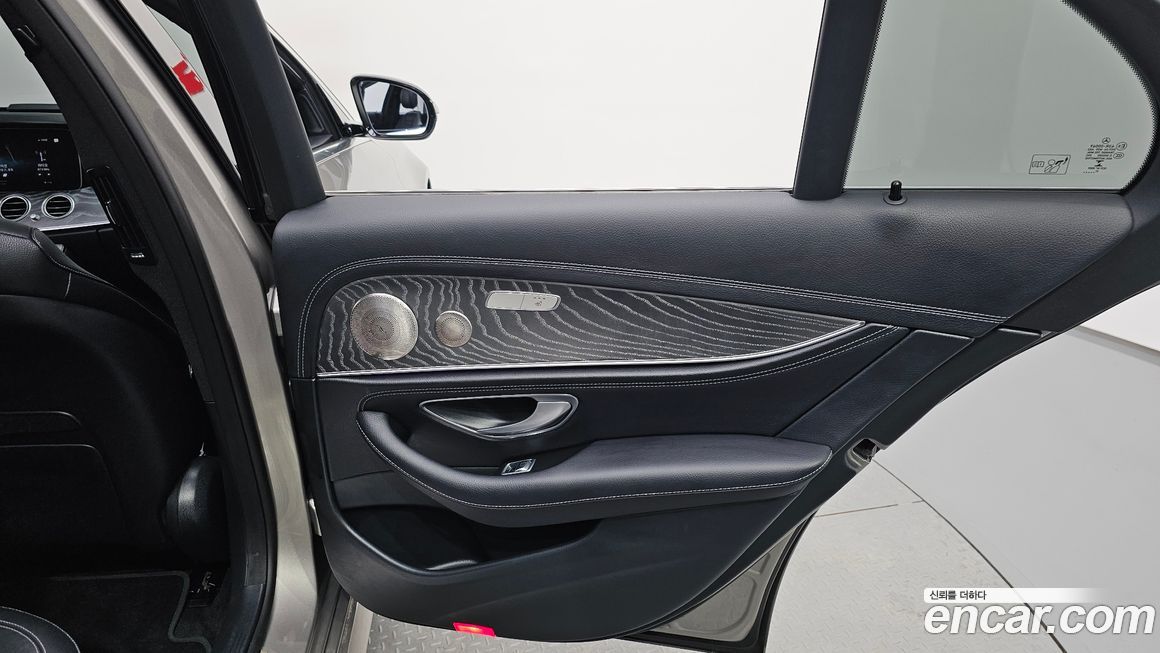 Mercedes-Benz E-Class 2022
