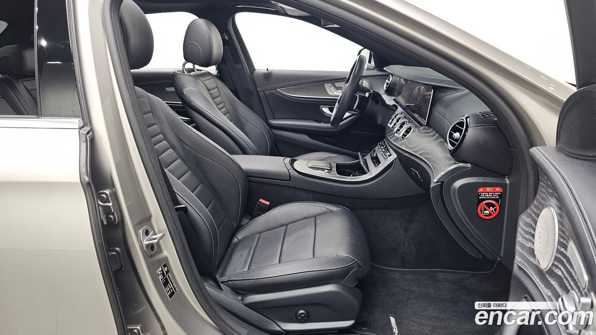 Mercedes-Benz E-Class 2022