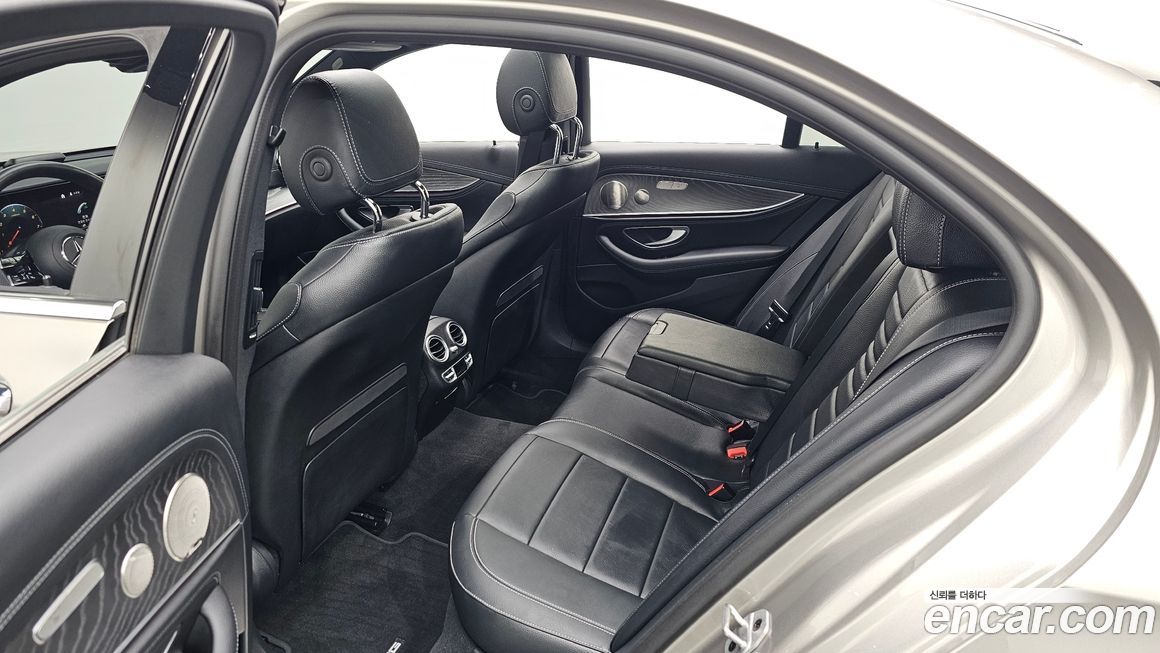Mercedes-Benz E-Class 2022