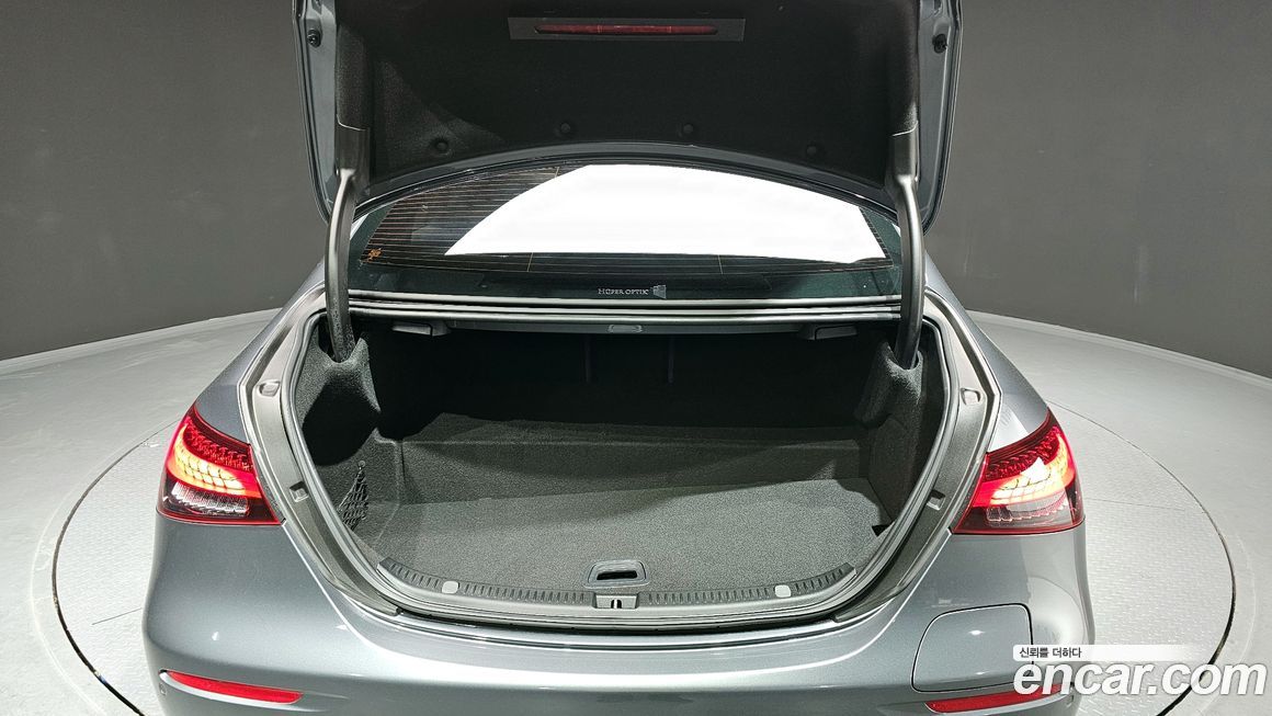 Mercedes-Benz E-Class 2021