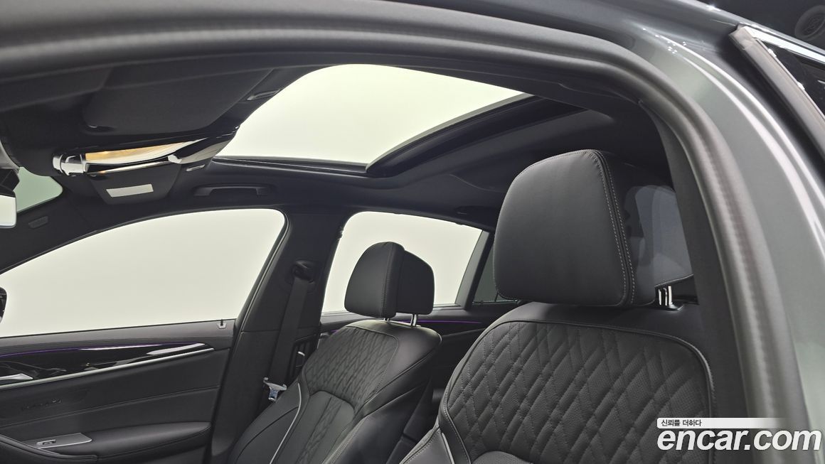 BMW 5-Series 2023