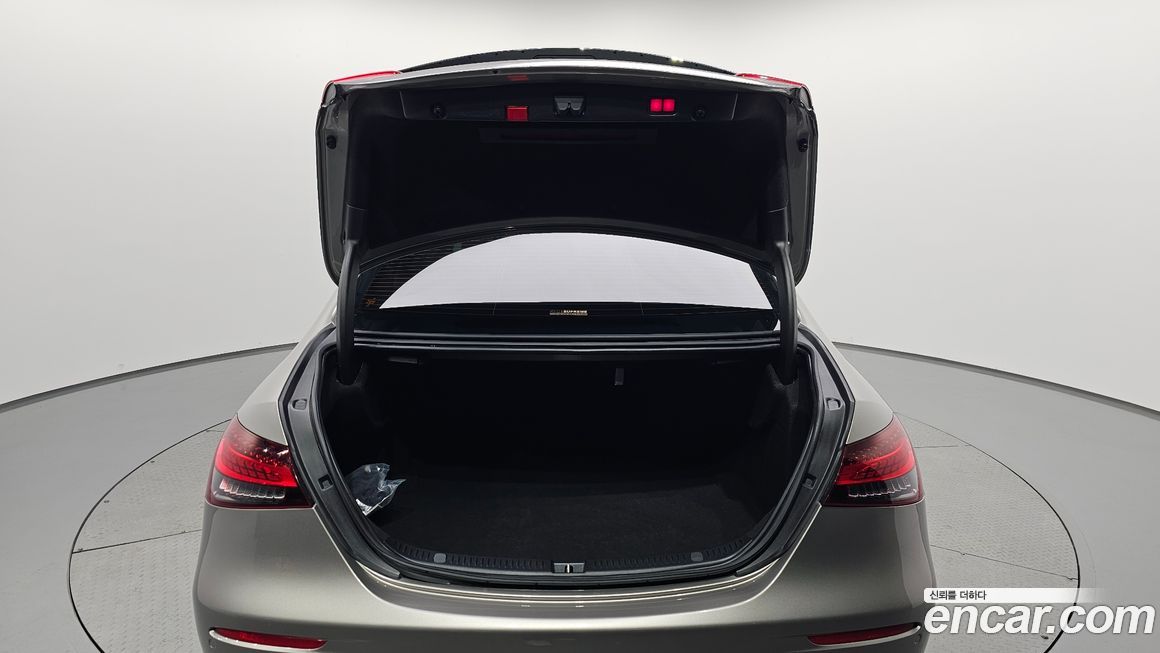 Mercedes-Benz E-Class 2022