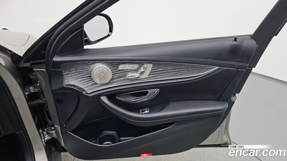 Mercedes-Benz E-Class 2022
