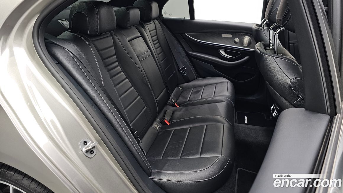 Mercedes-Benz E-Class 2022