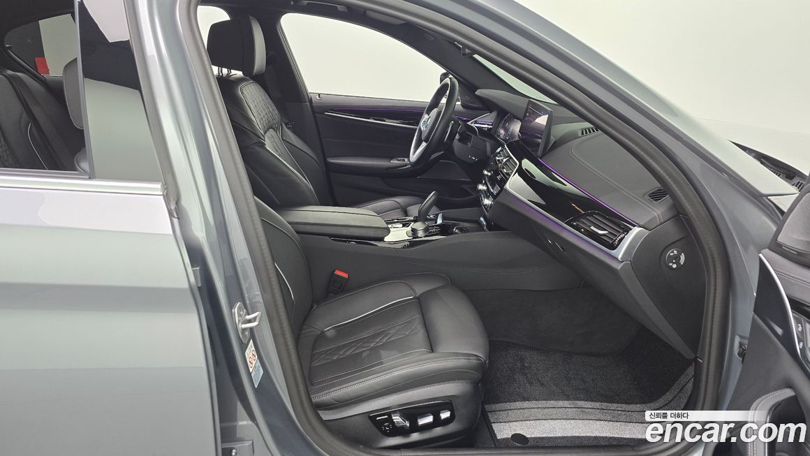 BMW 5-Series 2023