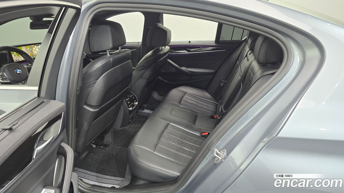 BMW 5-Series 2023