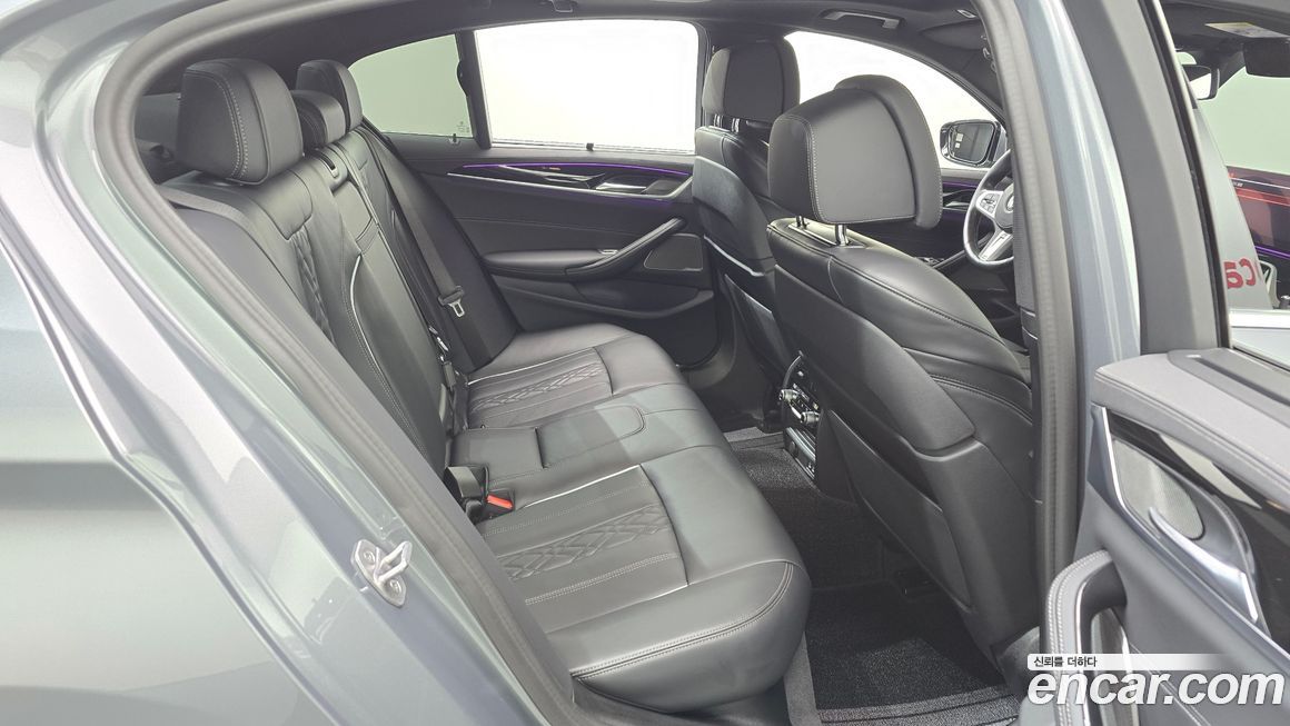BMW 5-Series 2023