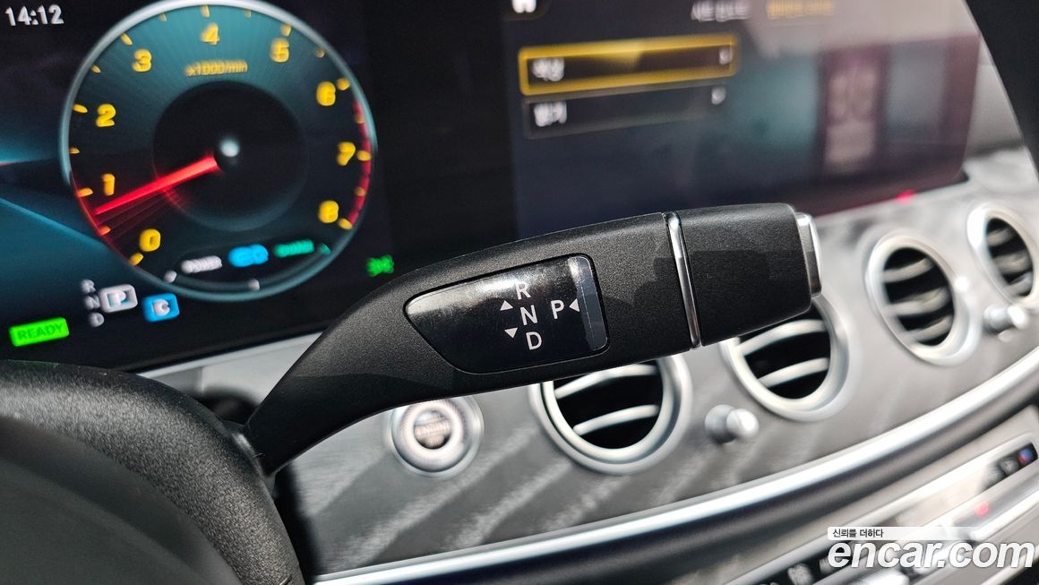 Mercedes-Benz E-Class 2022