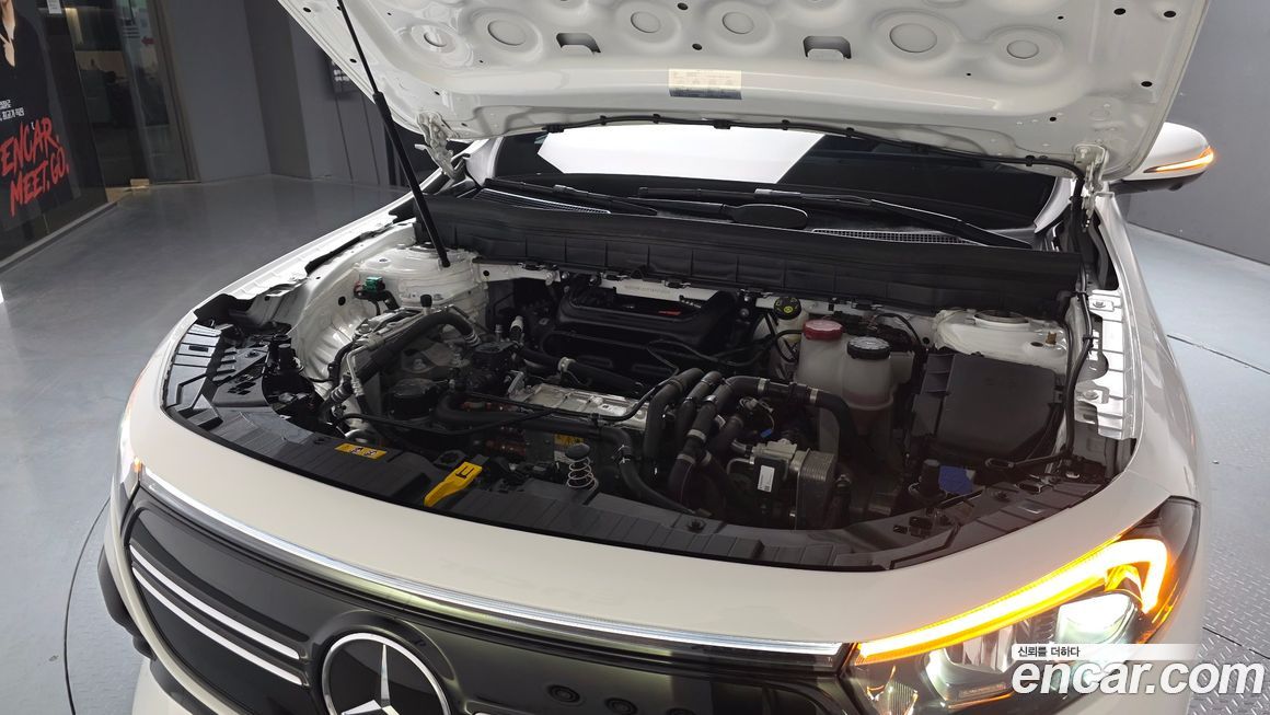 Mercedes-Benz EQB 2023