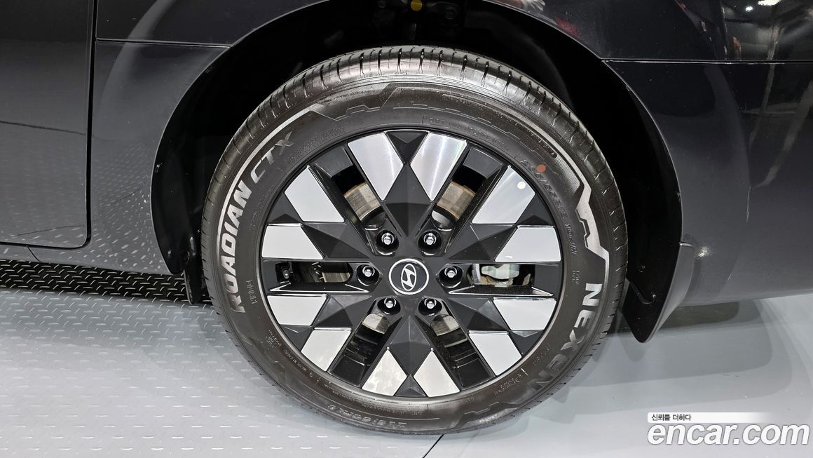 Hyundai Staria 2025