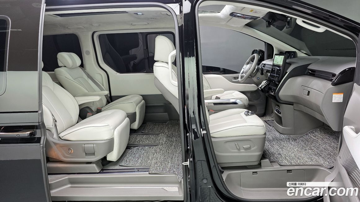 Hyundai Staria 2025