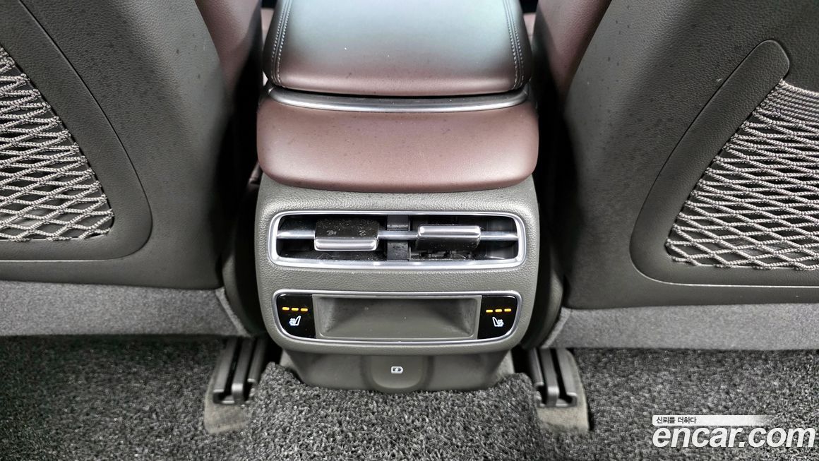 Genesis GV70 2025