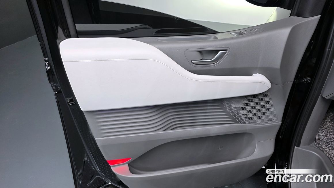 Hyundai Staria 2025