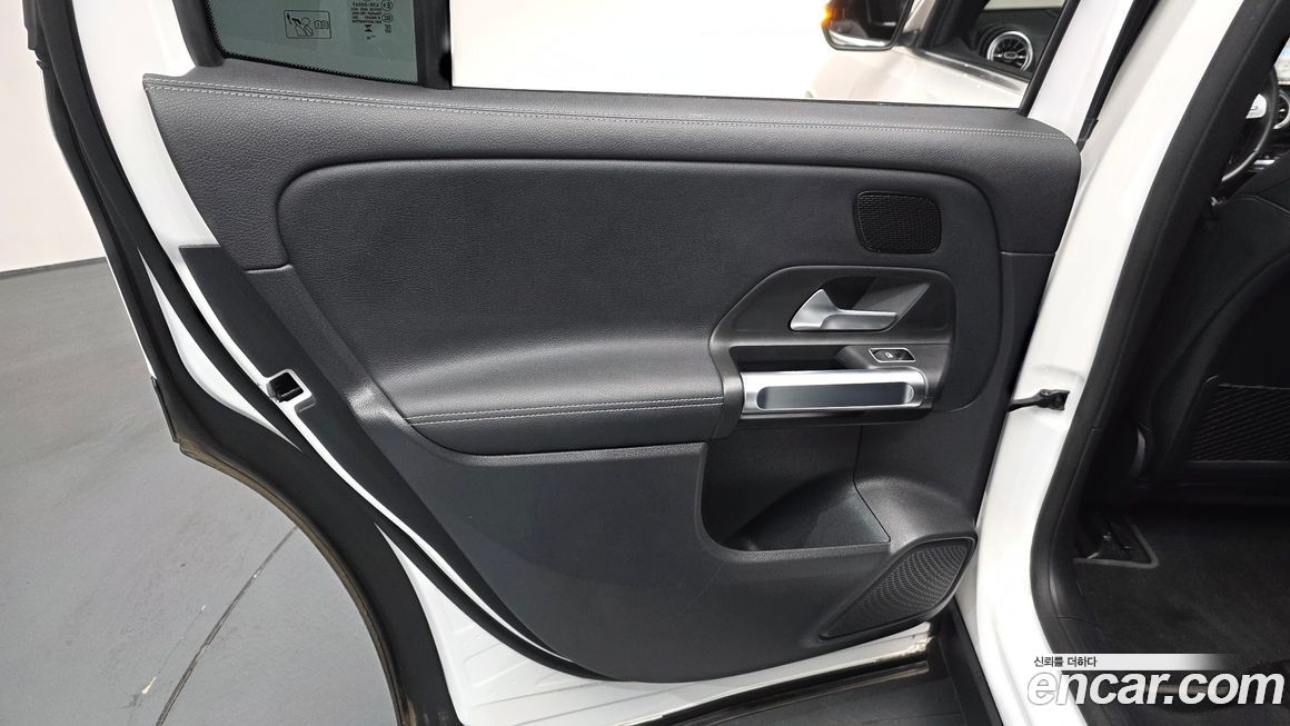 Mercedes-Benz EQB 2023