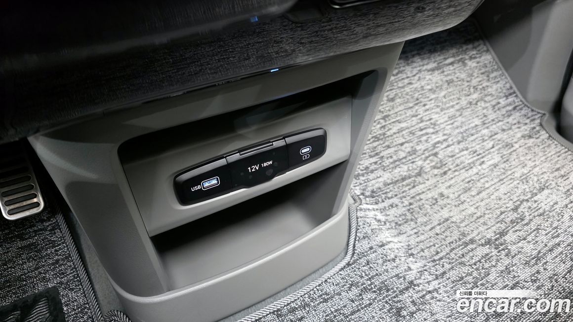 Hyundai Staria 2025