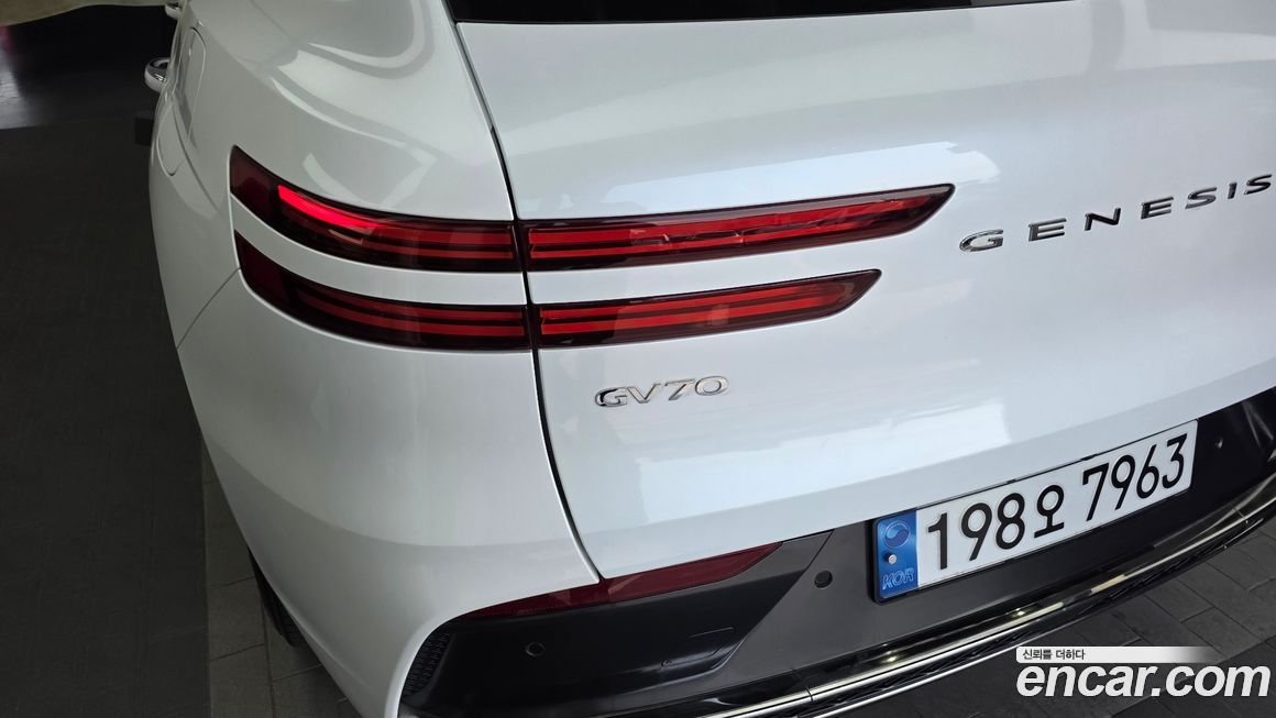 Genesis GV70 2025