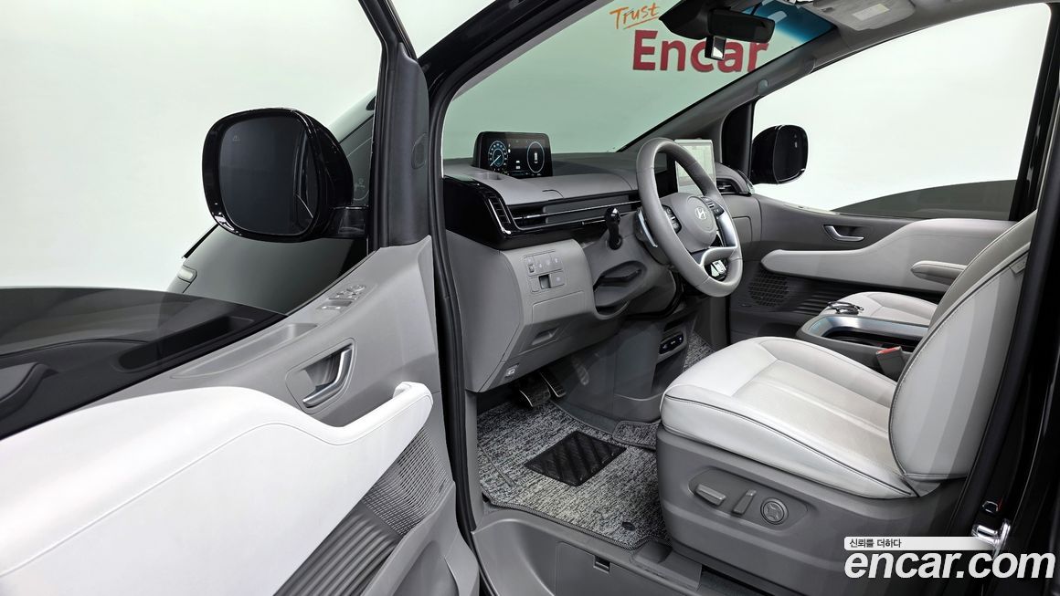 Hyundai Staria 2025