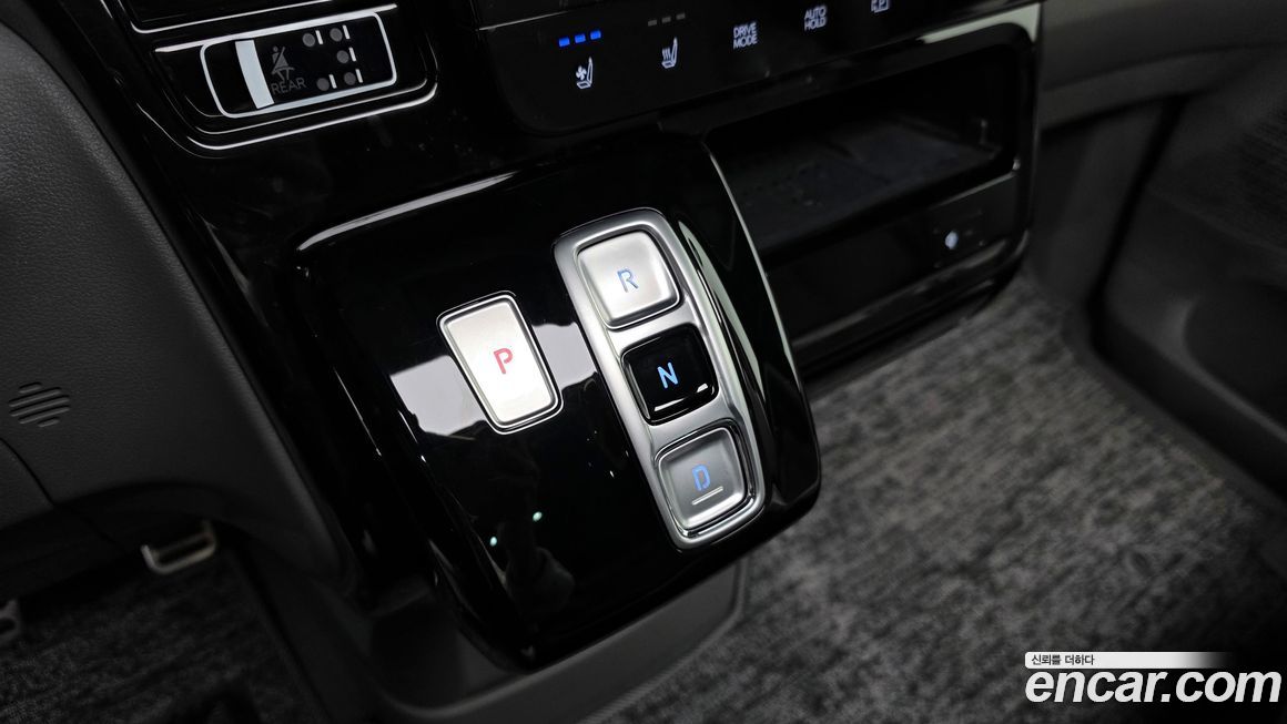 Hyundai Staria 2025