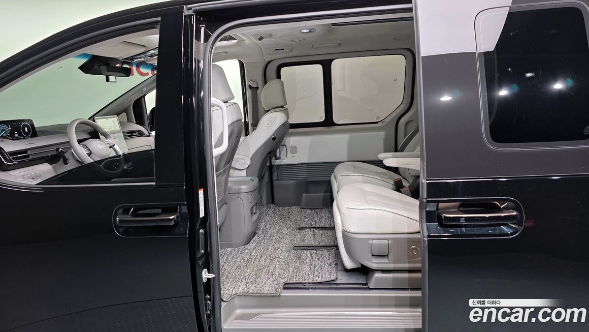 Hyundai Staria 2025