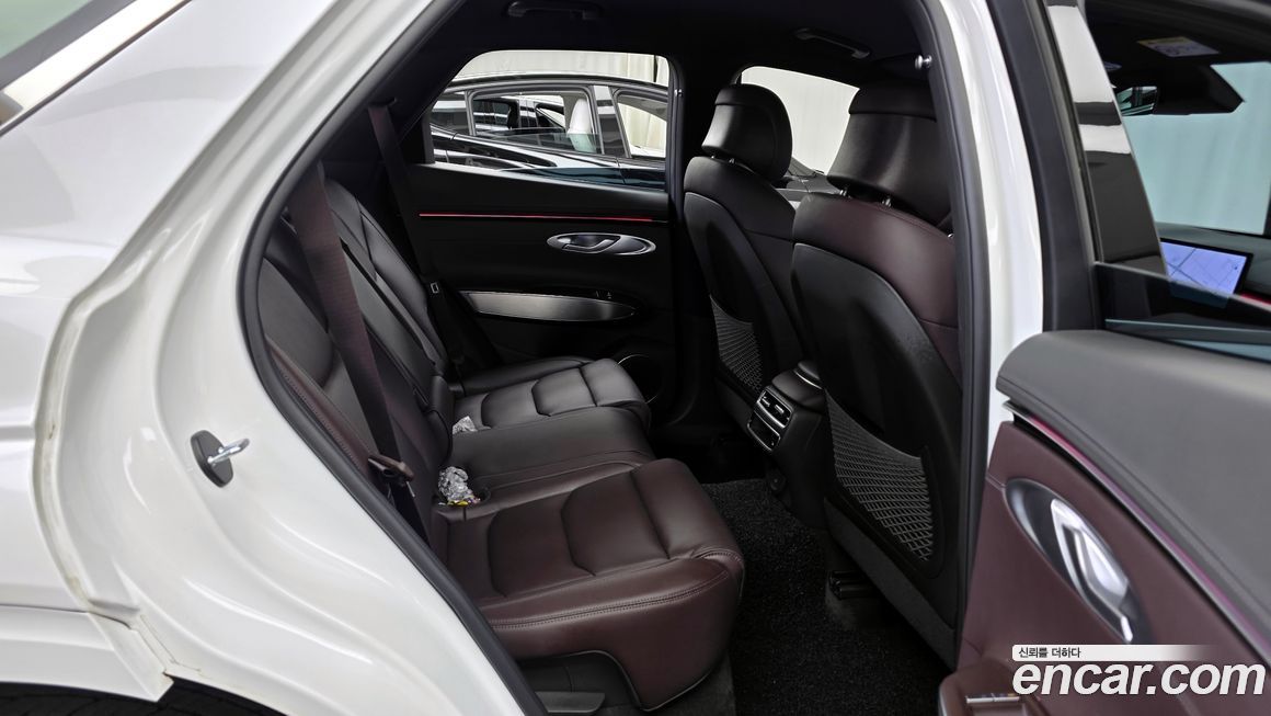 Genesis GV70 2025
