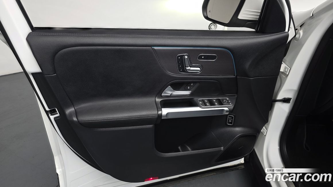 Mercedes-Benz EQB 2023