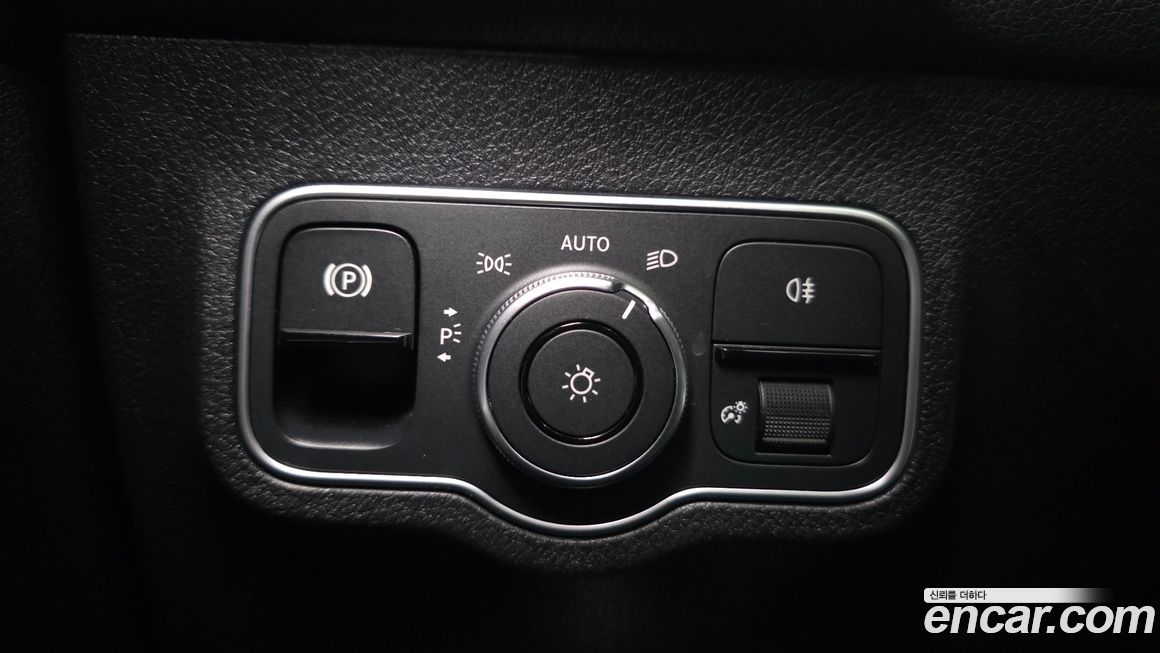 Mercedes-Benz EQB 2023