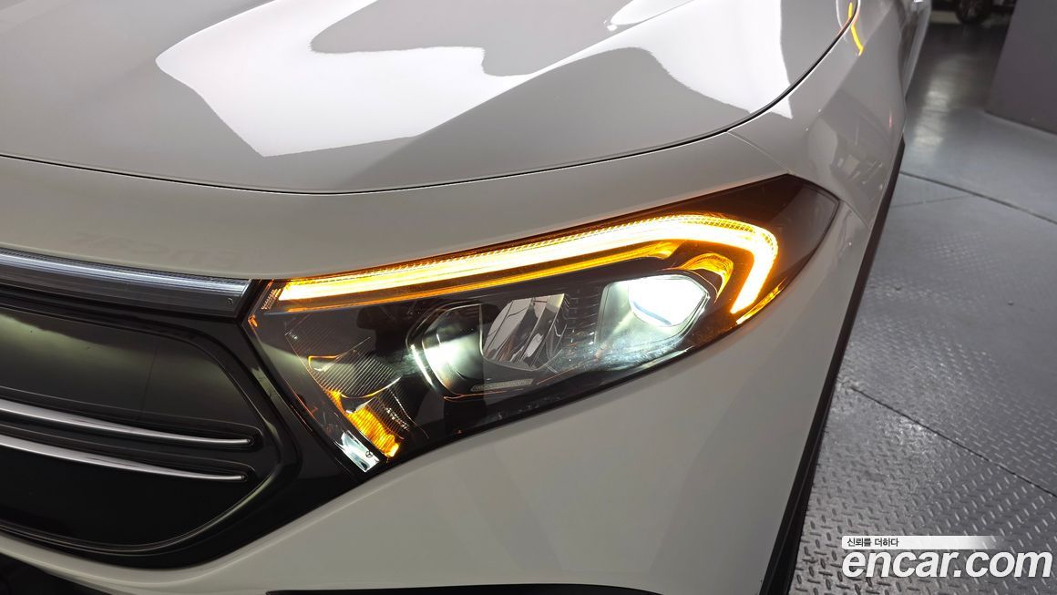 Mercedes-Benz EQB 2023