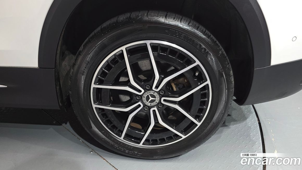 Mercedes-Benz EQB 2023