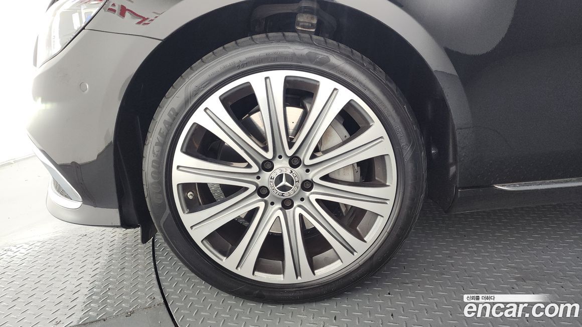 Mercedes-Benz E-Class 2023