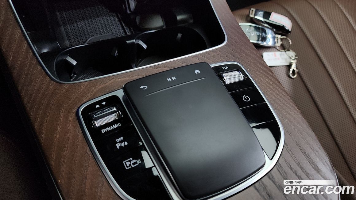 Mercedes-Benz E-Class 2023