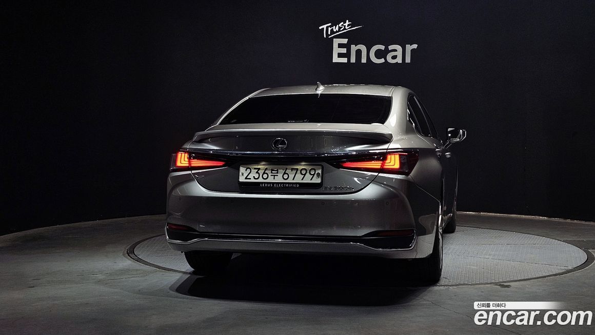 Lexus ES 2024