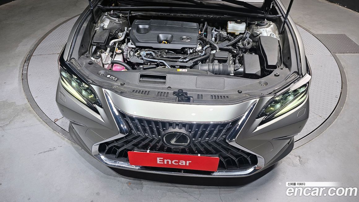 Lexus ES 2024