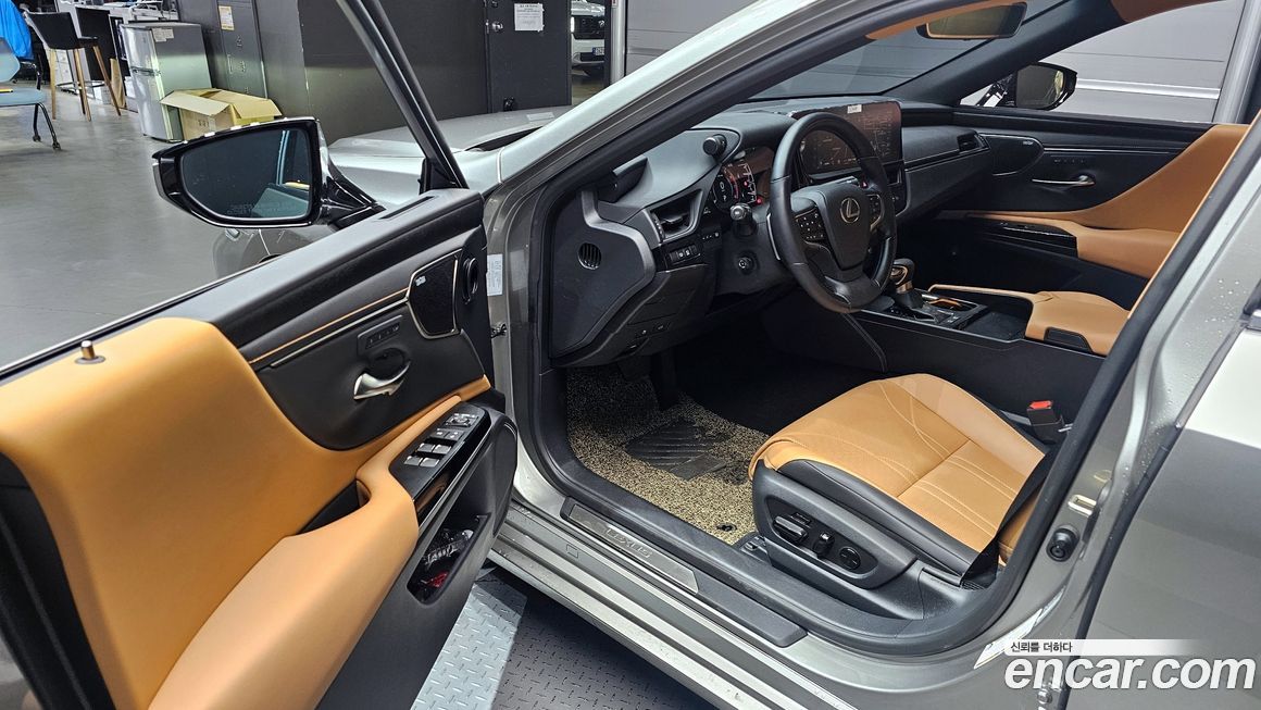 Lexus ES 2024