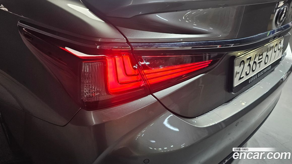 Lexus ES 2024