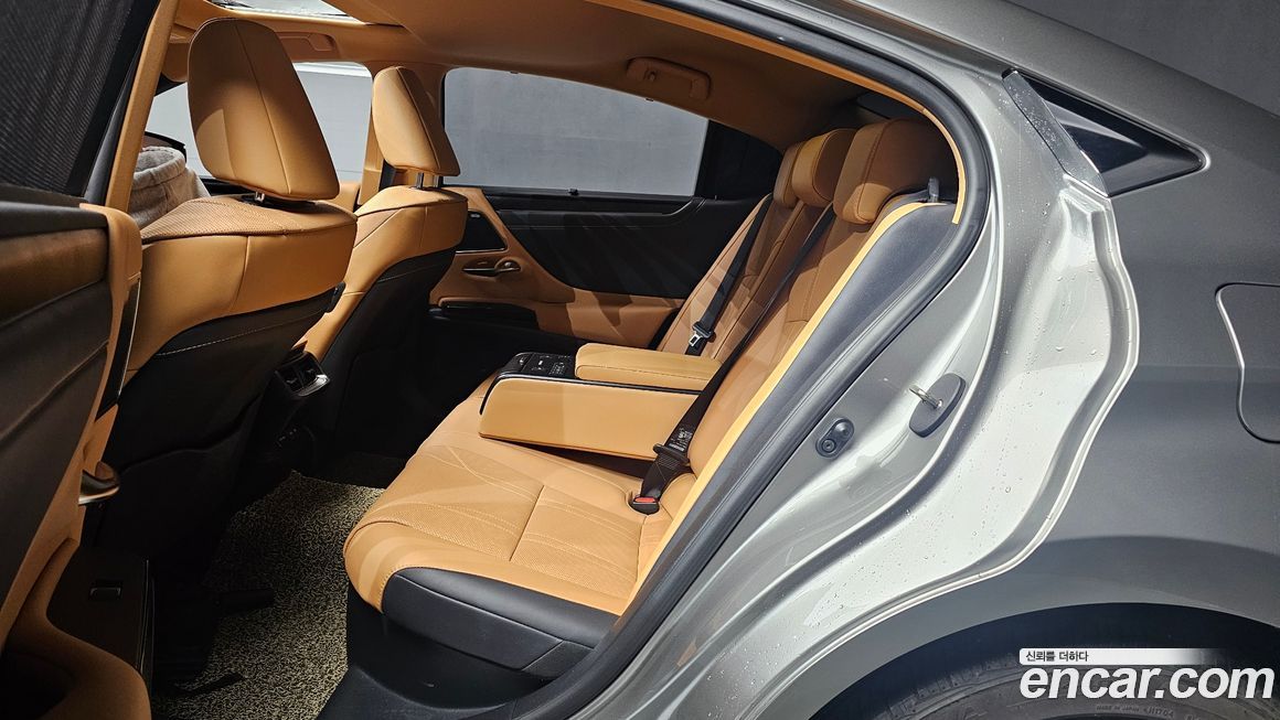 Lexus ES 2024