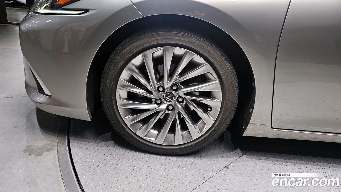 Lexus ES 2024