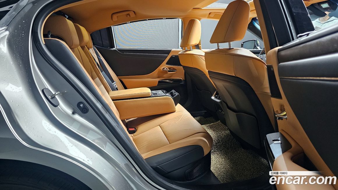 Lexus ES 2024
