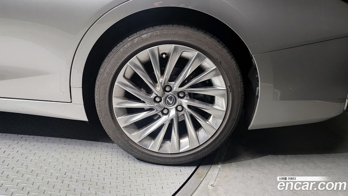 Lexus ES 2024