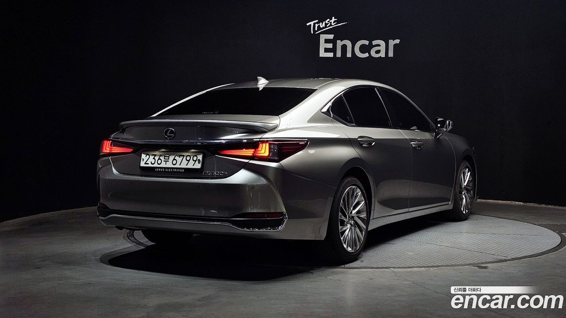 Lexus ES 2024