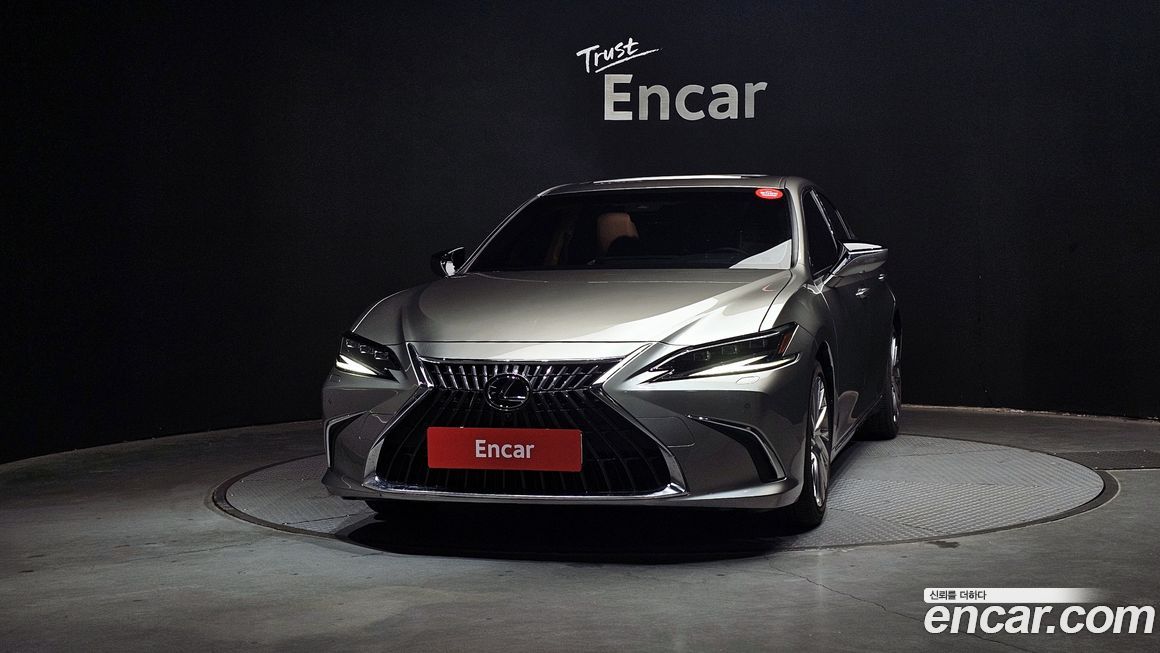Lexus ES 2024