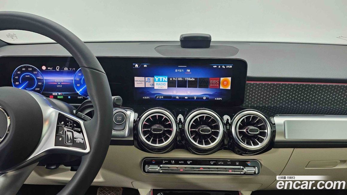 Mercedes-Benz EQB 2026